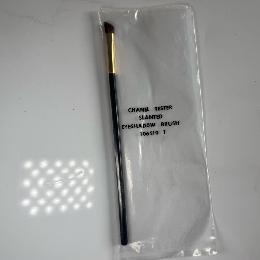 CHANEL Slanted Eyeshadow Brush